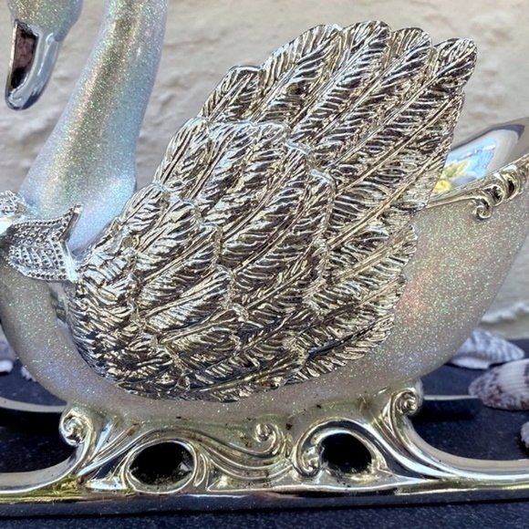 Large Silver Glitter Swan Sleigh - Picture 7 of 11